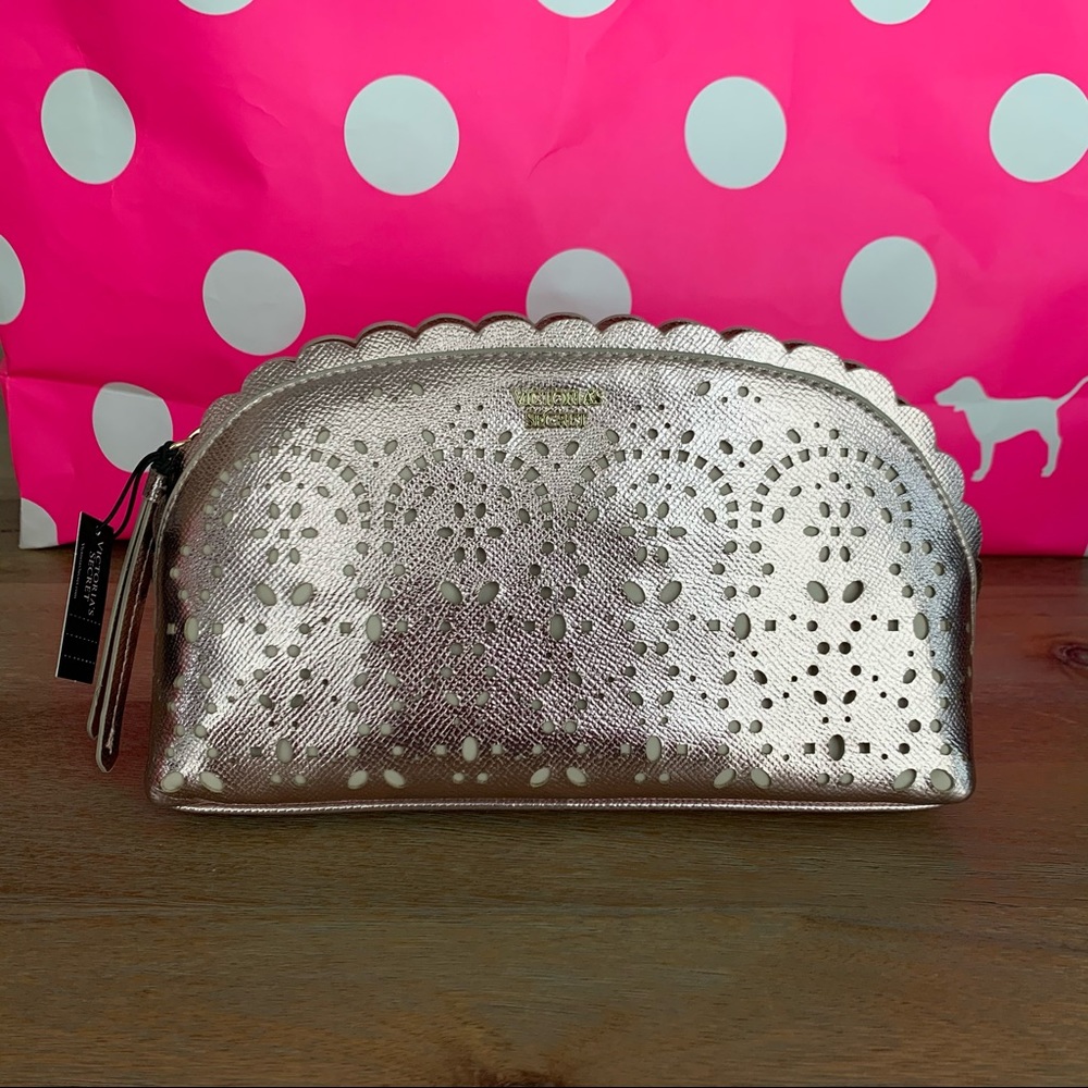 NWT VICTORIA’S SECRET PETAL EDGE BEAUTY BAG